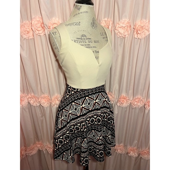 Matilda Jane Women's Cream/Black Feminine Girly Tribal Pattern Dress - Picture 3 of 8